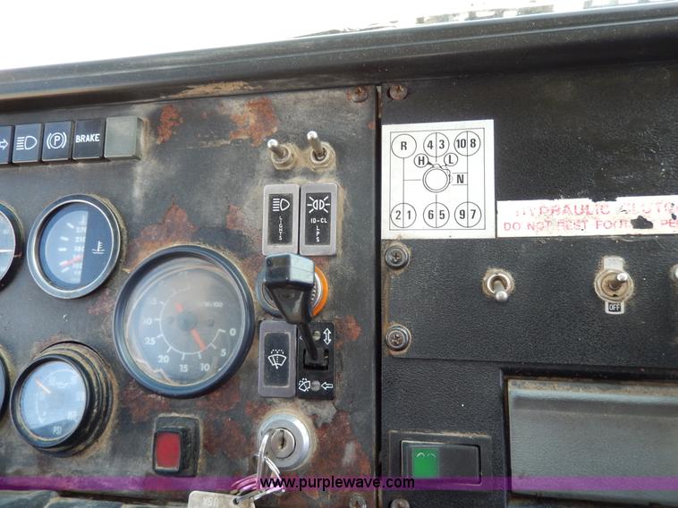 image for item D8076 1986 Mack utility crane truck