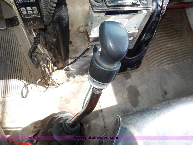 image for item D8076 1986 Mack utility crane truck