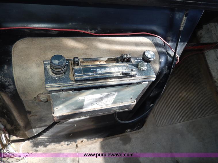 image for item D8076 1986 Mack utility crane truck