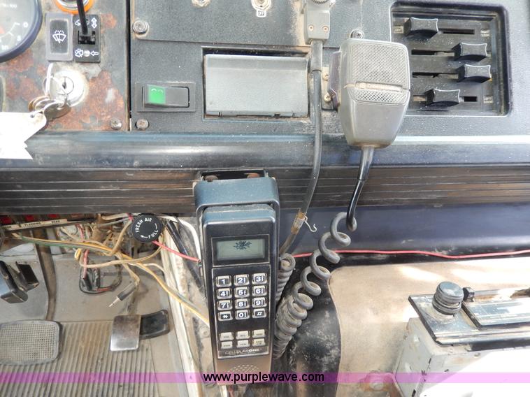 image for item D8076 1986 Mack utility crane truck