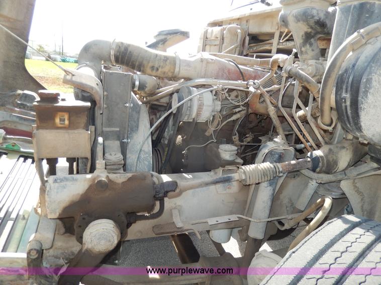 image for item D8076 1986 Mack utility crane truck