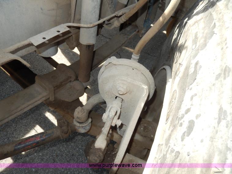 image for item D8076 1986 Mack utility crane truck