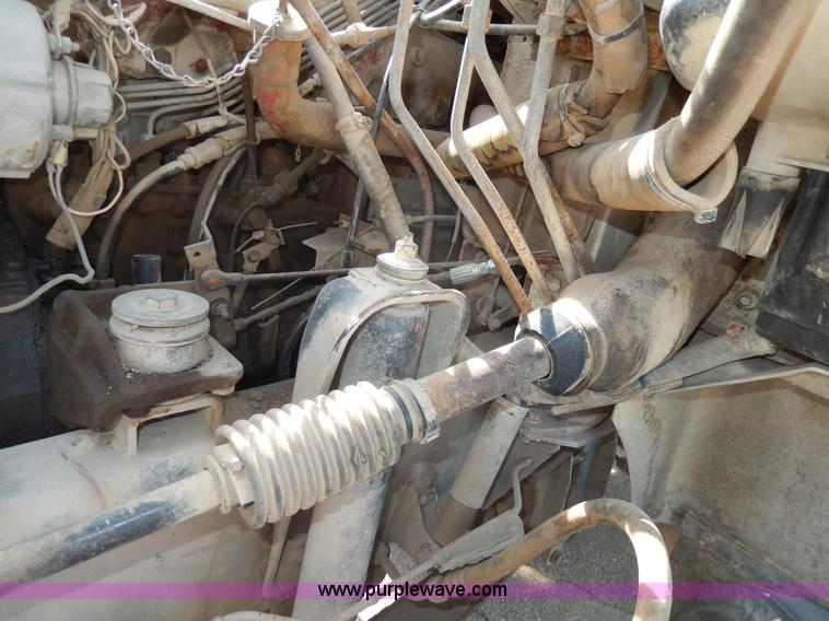 image for item D8076 1986 Mack utility crane truck