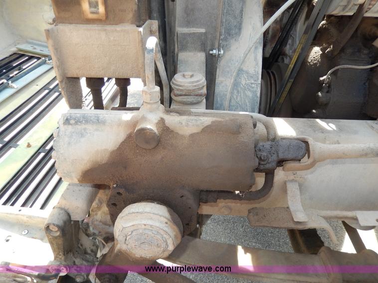 image for item D8076 1986 Mack utility crane truck