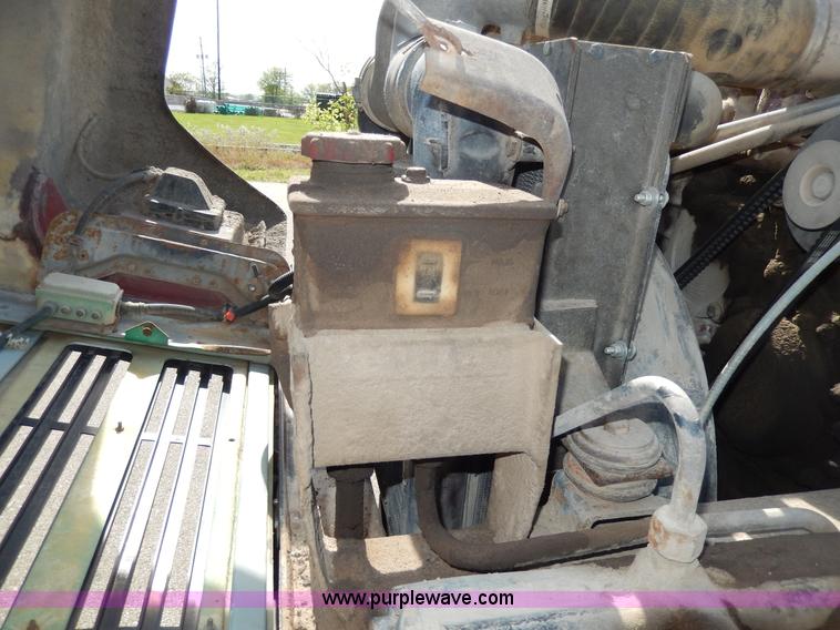 image for item D8076 1986 Mack utility crane truck