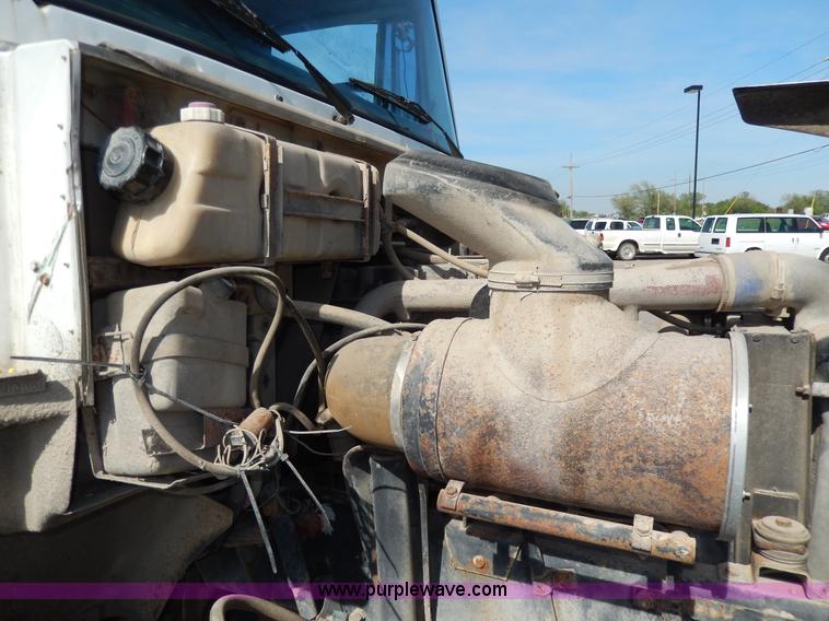 image for item D8076 1986 Mack utility crane truck