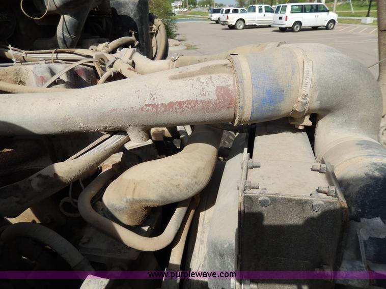 image for item D8076 1986 Mack utility crane truck