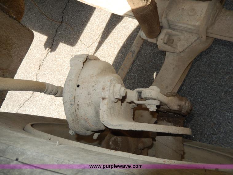 image for item D8076 1986 Mack utility crane truck