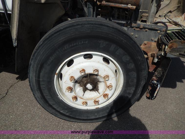 image for item D8076 1986 Mack utility crane truck