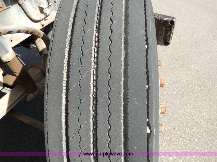 image for item D8076 1986 Mack utility crane truck