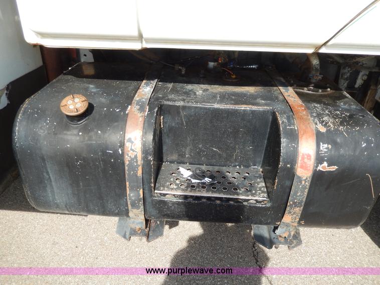 image for item D8076 1986 Mack utility crane truck