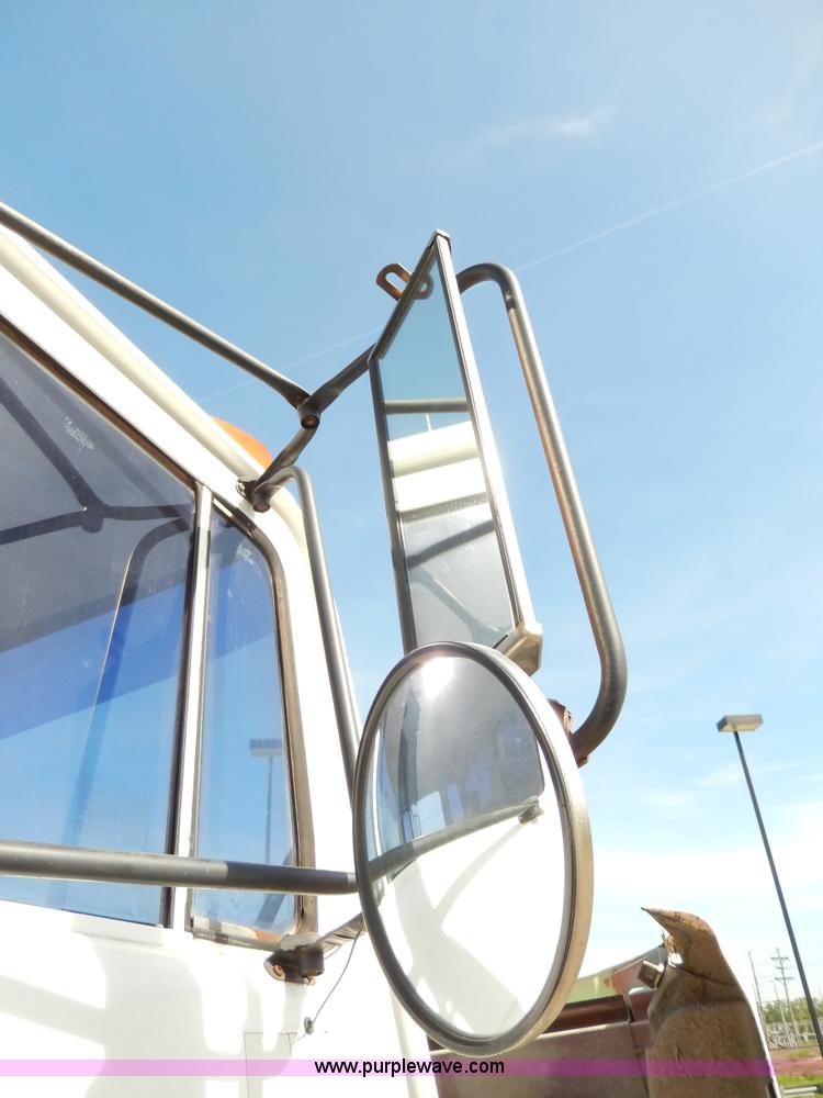 image for item D8076 1986 Mack utility crane truck