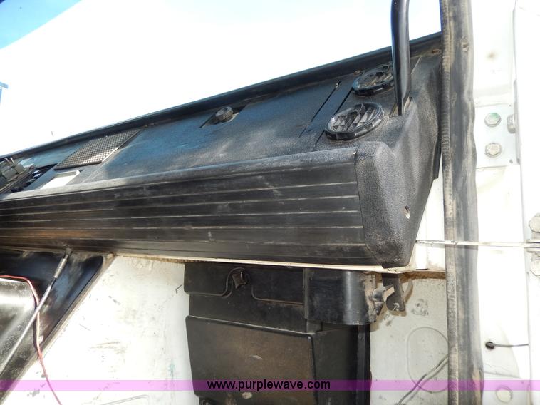 image for item D8076 1986 Mack utility crane truck