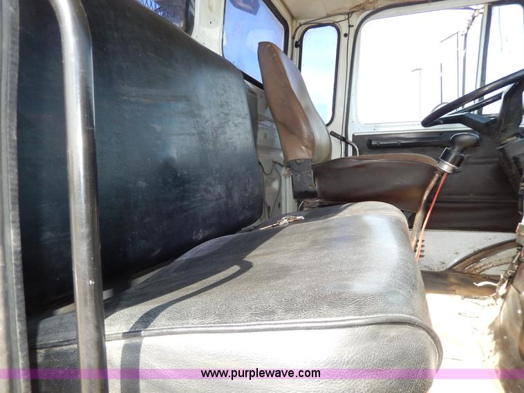 image for item D8076 1986 Mack utility crane truck