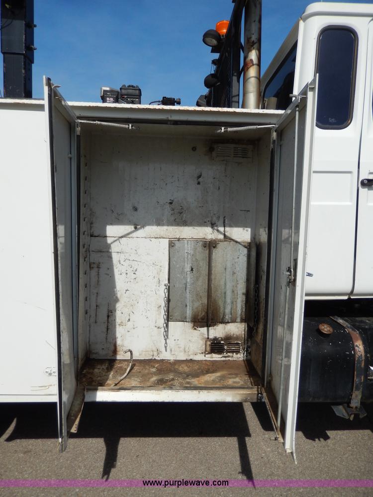 image for item D8076 1986 Mack utility crane truck