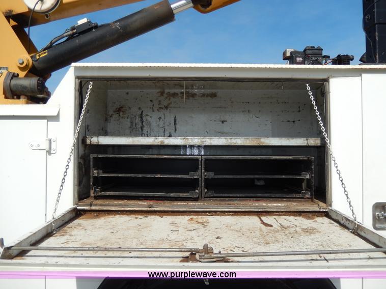 image for item D8076 1986 Mack utility crane truck