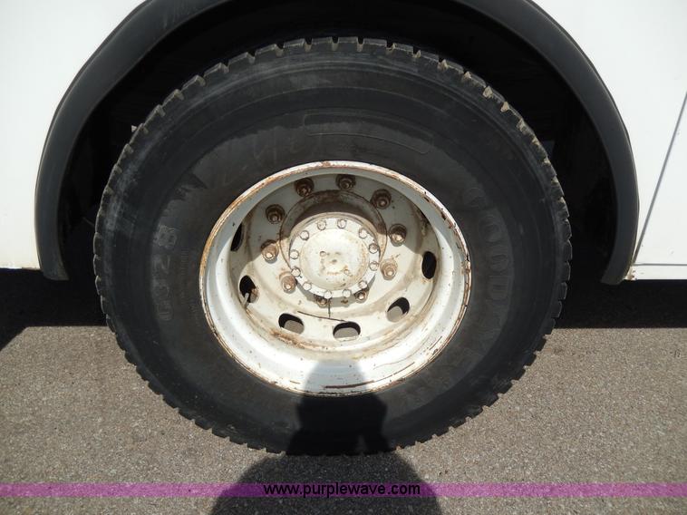 image for item D8076 1986 Mack utility crane truck