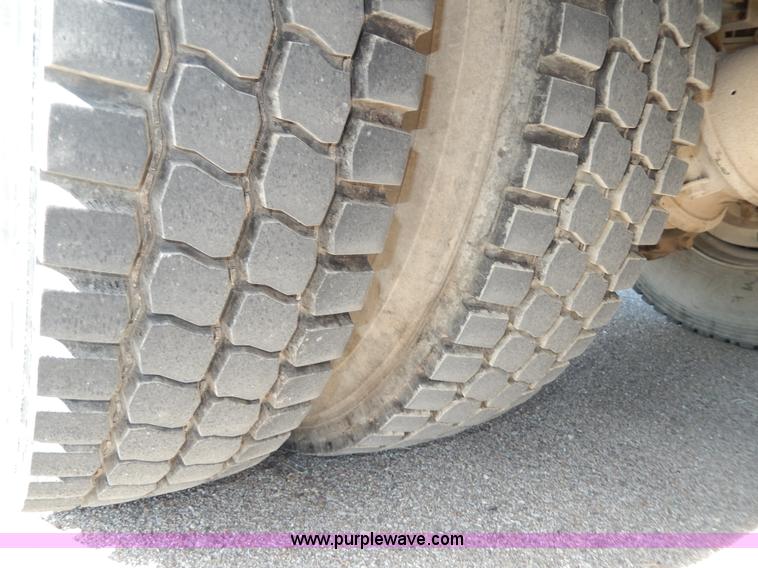 image for item D8076 1986 Mack utility crane truck