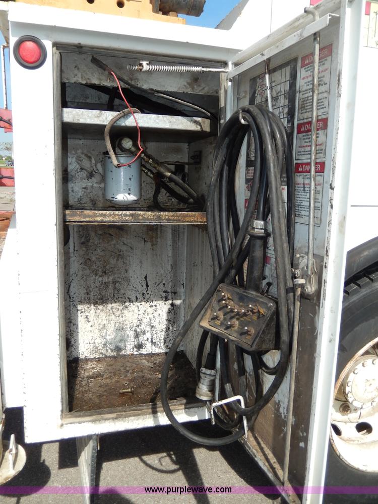 image for item D8076 1986 Mack utility crane truck