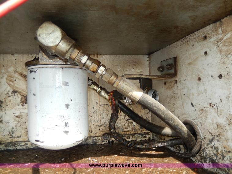 image for item D8076 1986 Mack utility crane truck