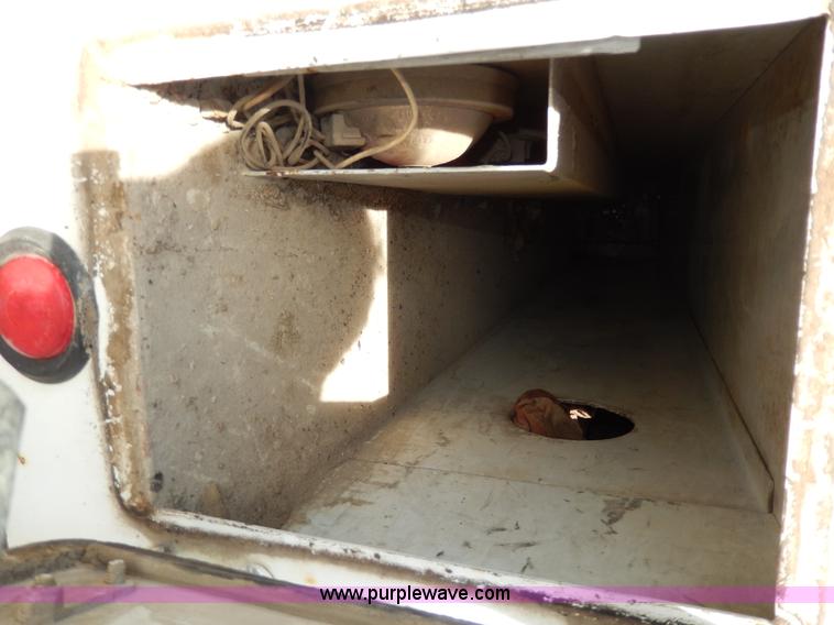 image for item D8076 1986 Mack utility crane truck