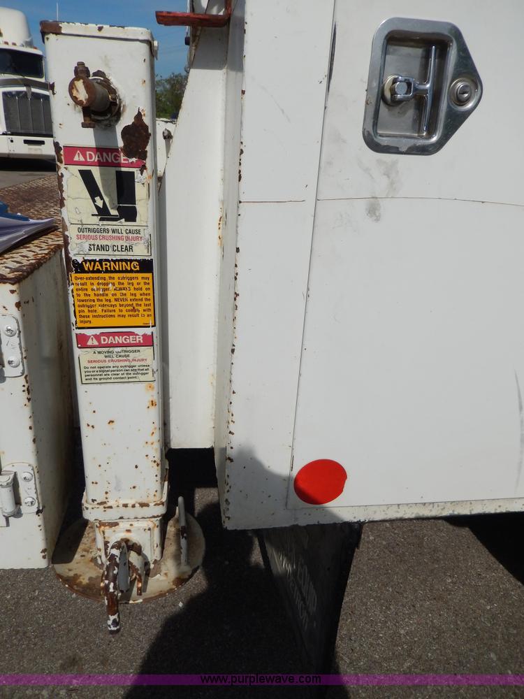 image for item D8076 1986 Mack utility crane truck