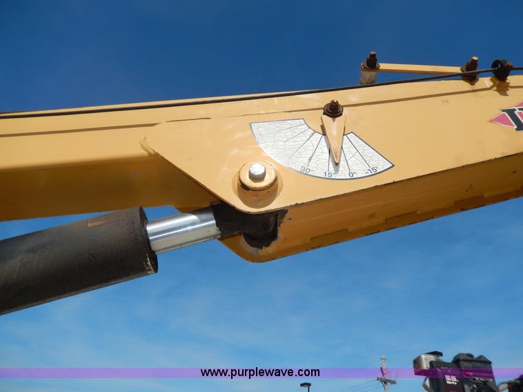 image for item D8076 1986 Mack utility crane truck