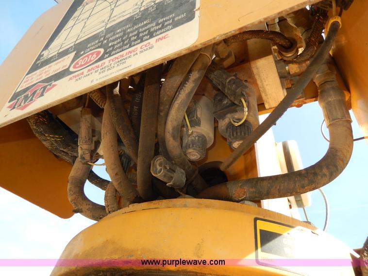 image for item D8076 1986 Mack utility crane truck