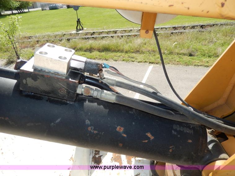 image for item D8076 1986 Mack utility crane truck