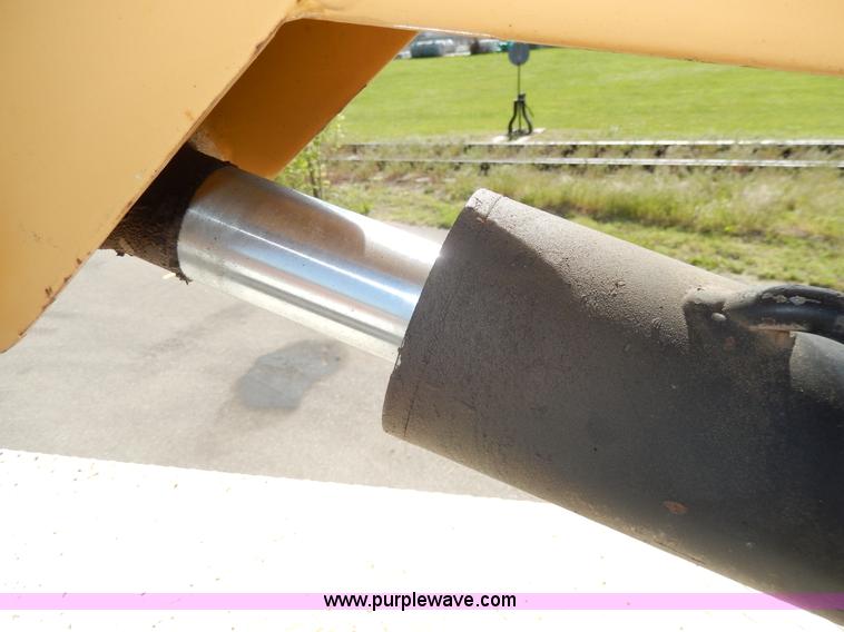 image for item D8076 1986 Mack utility crane truck