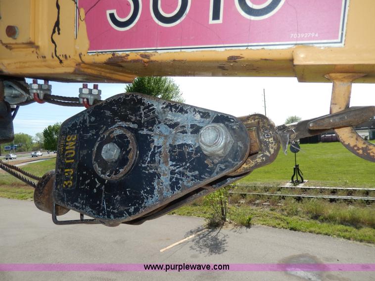 image for item D8076 1986 Mack utility crane truck