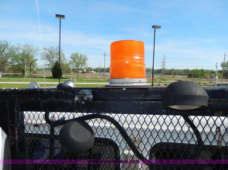 image for item D8076 1986 Mack utility crane truck