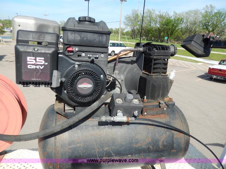 image for item D8076 1986 Mack utility crane truck