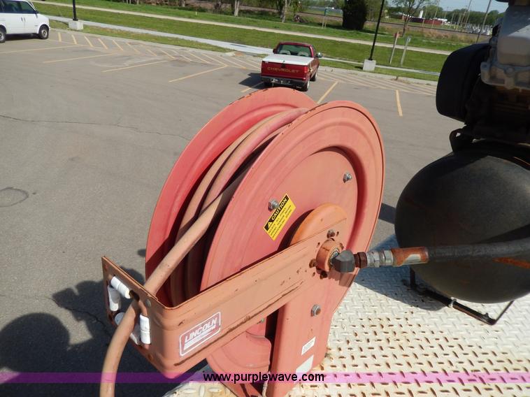 image for item D8076 1986 Mack utility crane truck