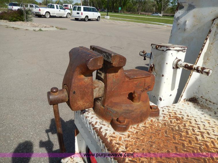 image for item D8076 1986 Mack utility crane truck