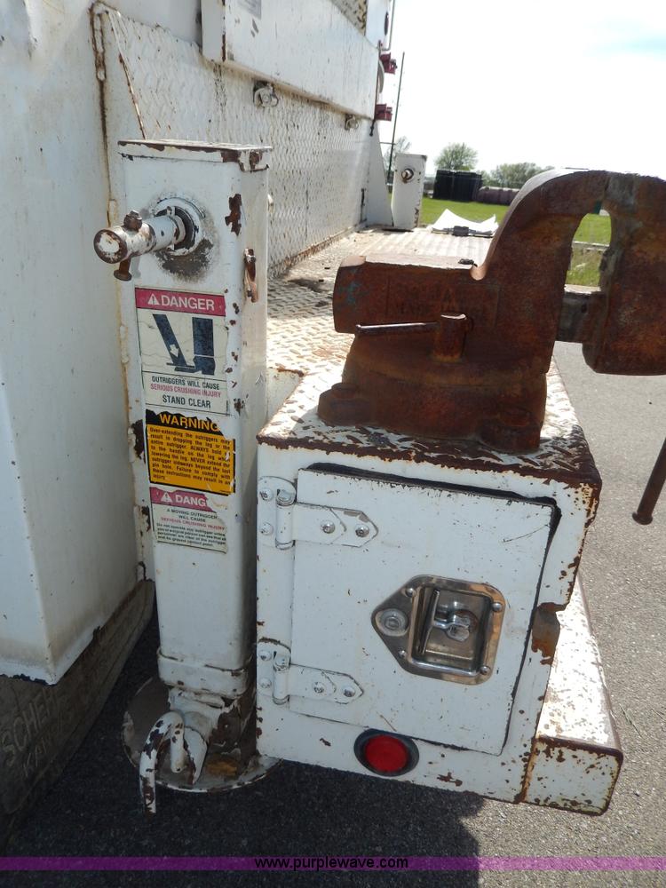 image for item D8076 1986 Mack utility crane truck