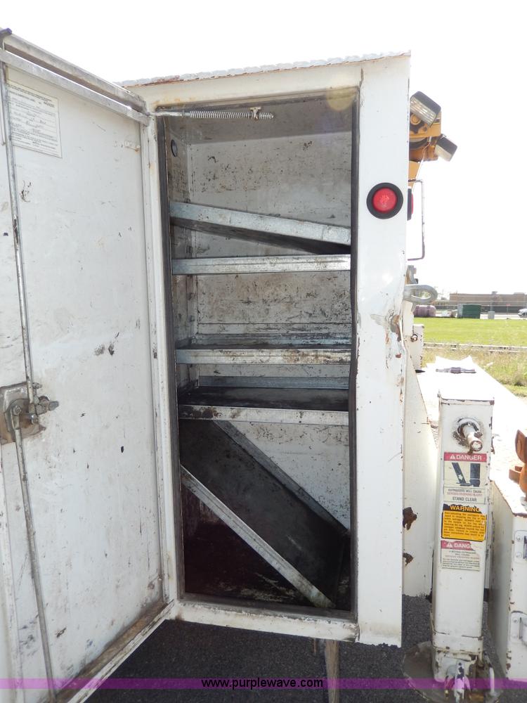 image for item D8076 1986 Mack utility crane truck