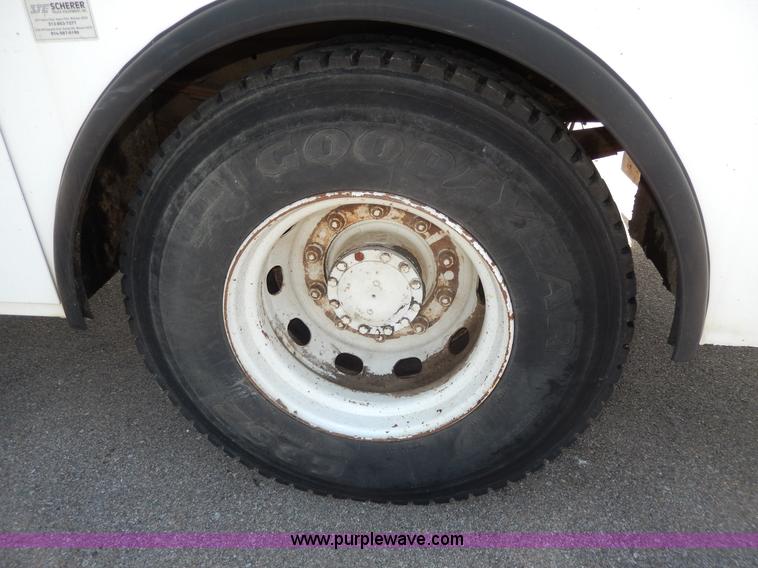 image for item D8076 1986 Mack utility crane truck