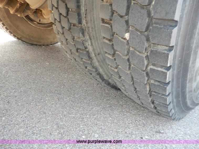 image for item D8076 1986 Mack utility crane truck