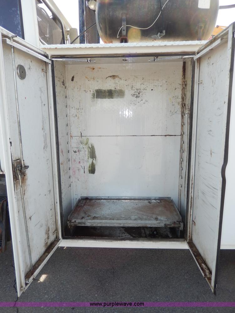 image for item D8076 1986 Mack utility crane truck