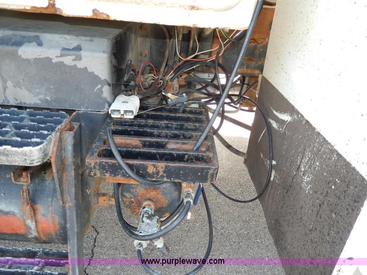 image for item D8076 1986 Mack utility crane truck