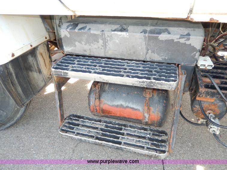 image for item D8076 1986 Mack utility crane truck