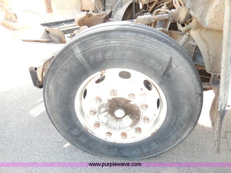 image for item D8076 1986 Mack utility crane truck