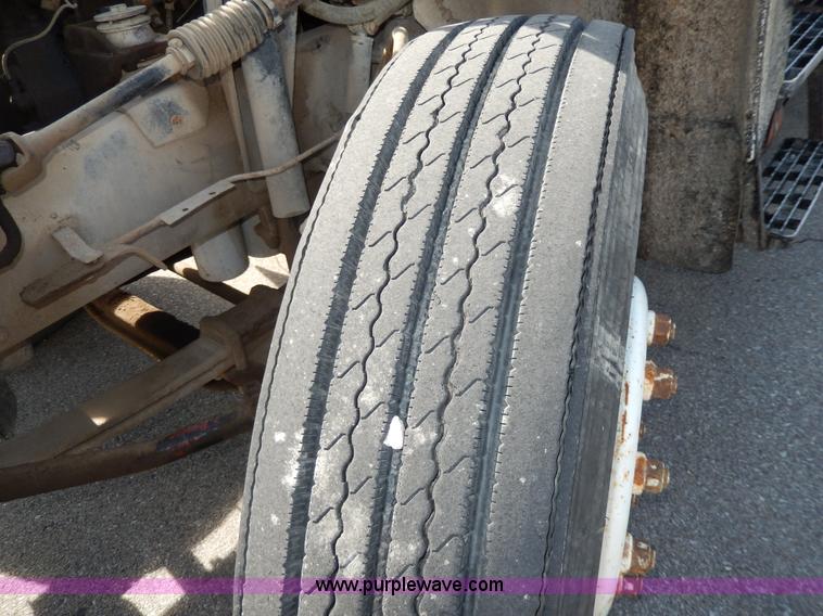 image for item D8076 1986 Mack utility crane truck