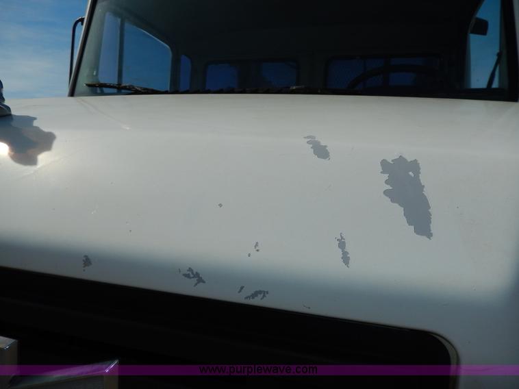 image for item D8076 1986 Mack utility crane truck