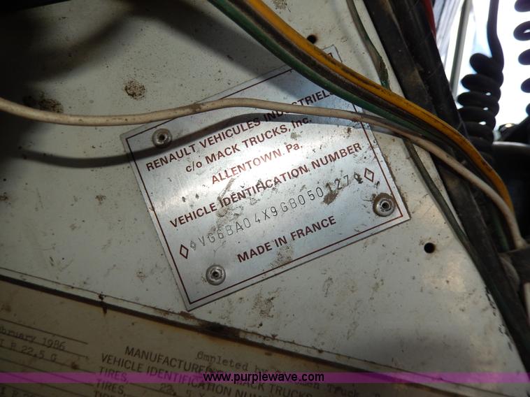 image for item D8076 1986 Mack utility crane truck