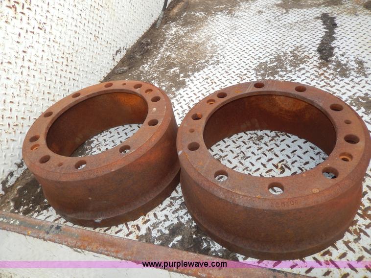 image for item D8076 1986 Mack utility crane truck