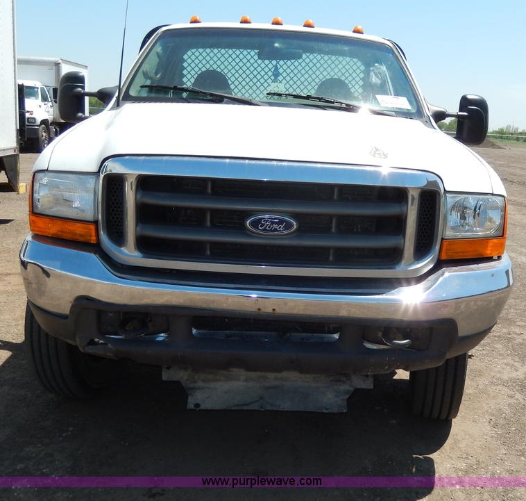 image for item D8081 2000 Ford F450 XLT Super Duty flatbed truck
