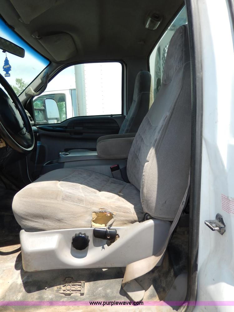 image for item D8081 2000 Ford F450 XLT Super Duty flatbed truck