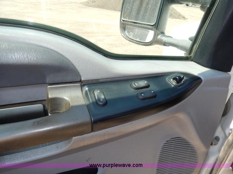 image for item D8081 2000 Ford F450 XLT Super Duty flatbed truck